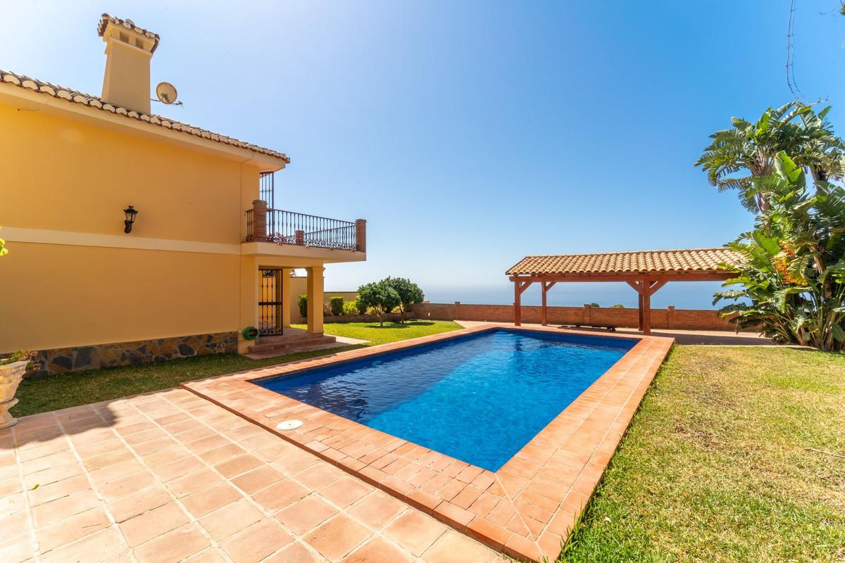 Villa for Sale in Benalmádena