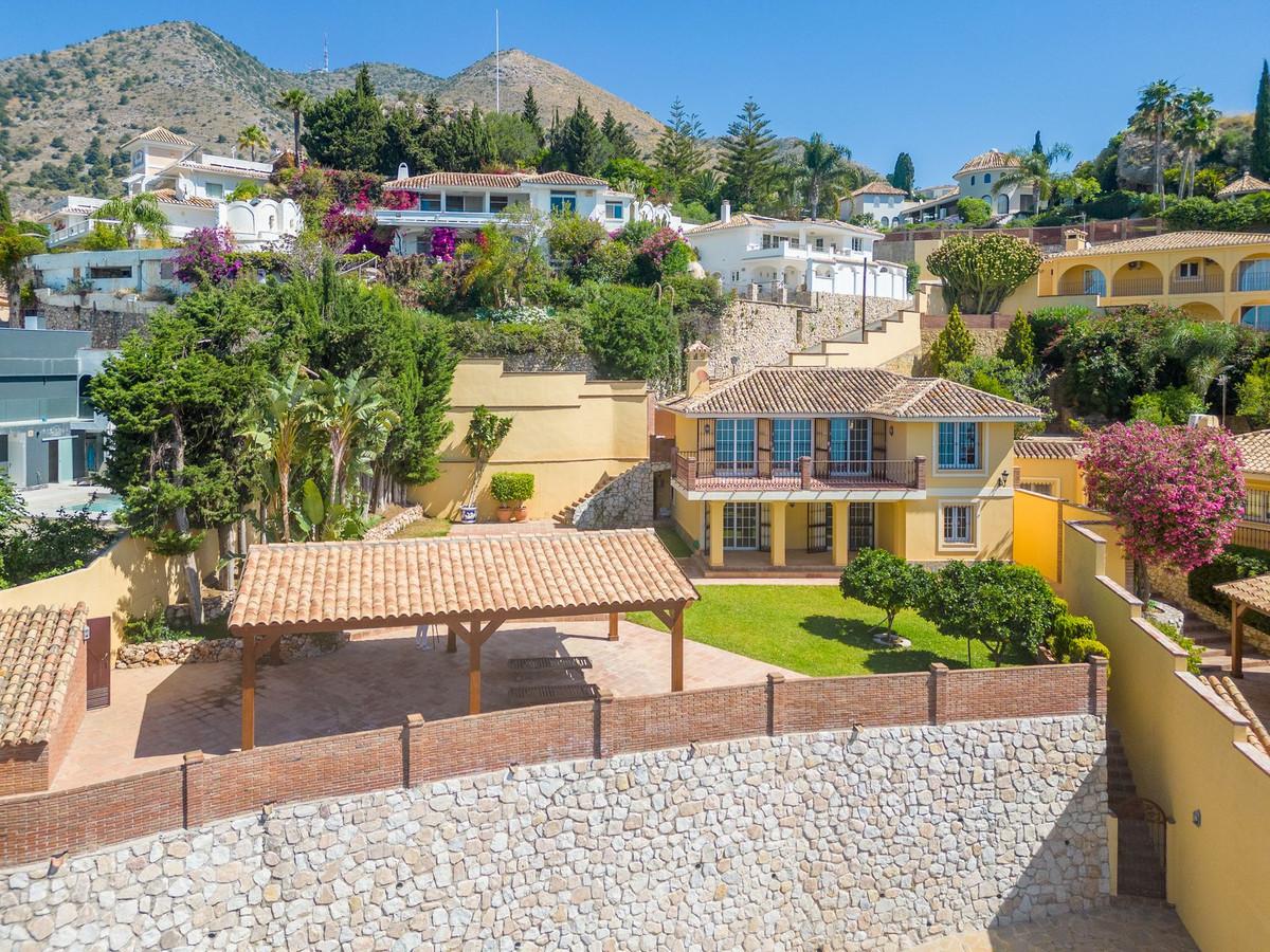 Villa for Sale in Benalmádena