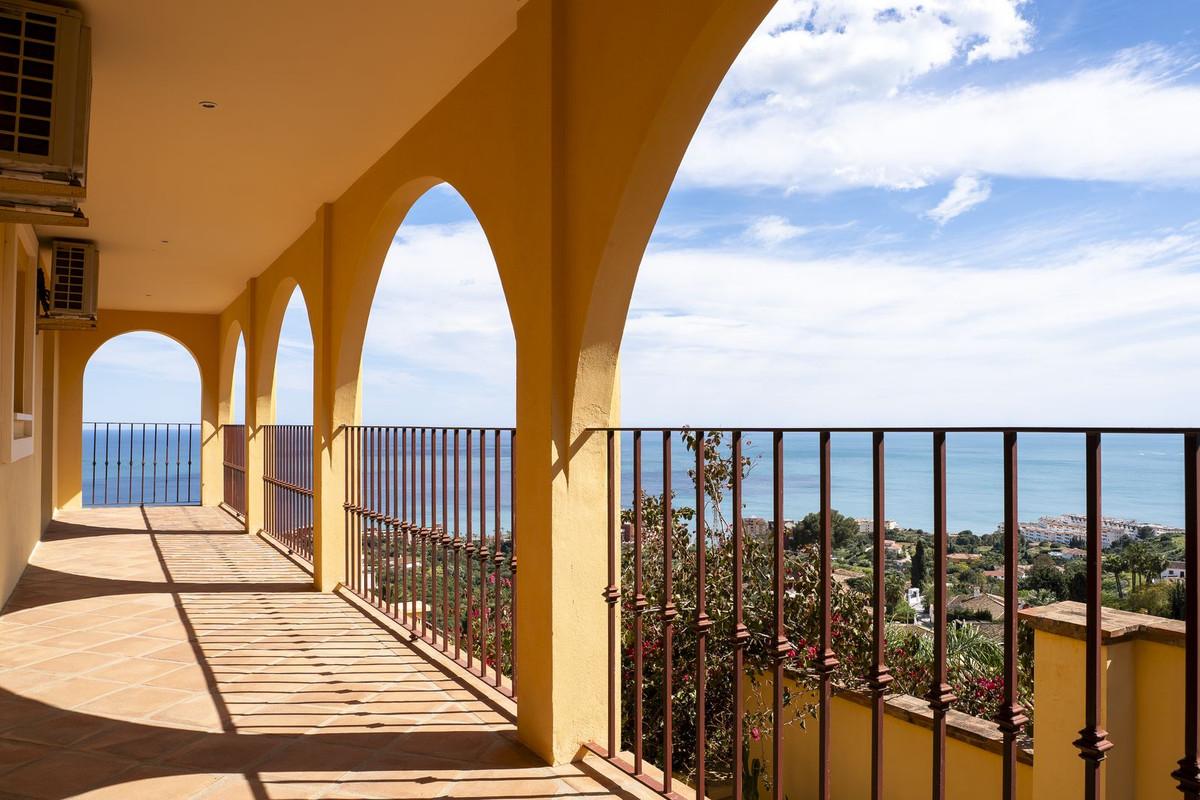 Villa for Sale in Benalmádena