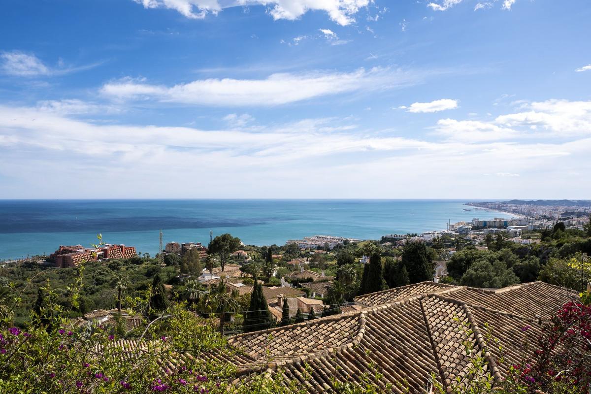 Villa for Sale in Benalmádena