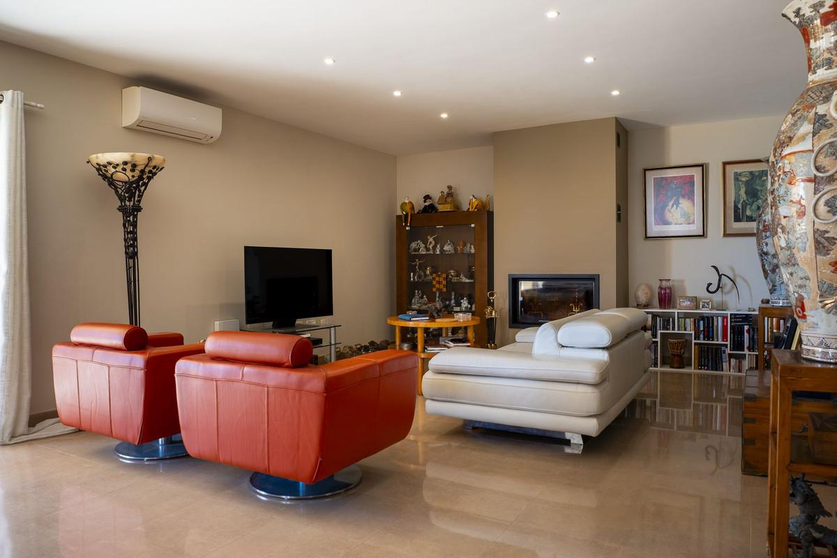 Villa for Sale in Benalmádena