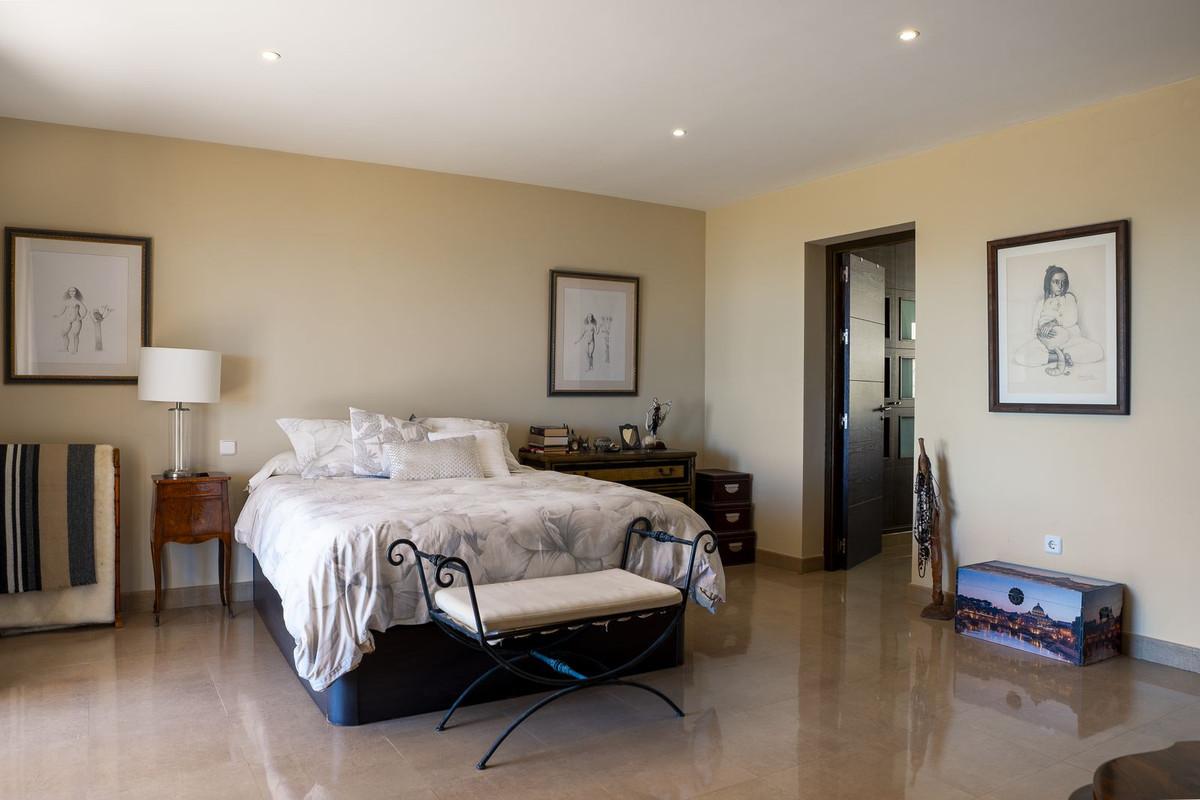 Villa for Sale in Benalmádena