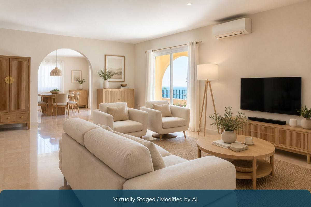 Villa for Sale in Benalmádena