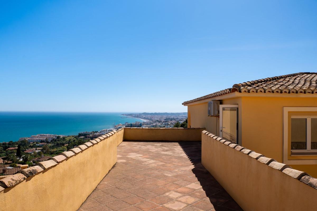 Villa for Sale in Benalmádena