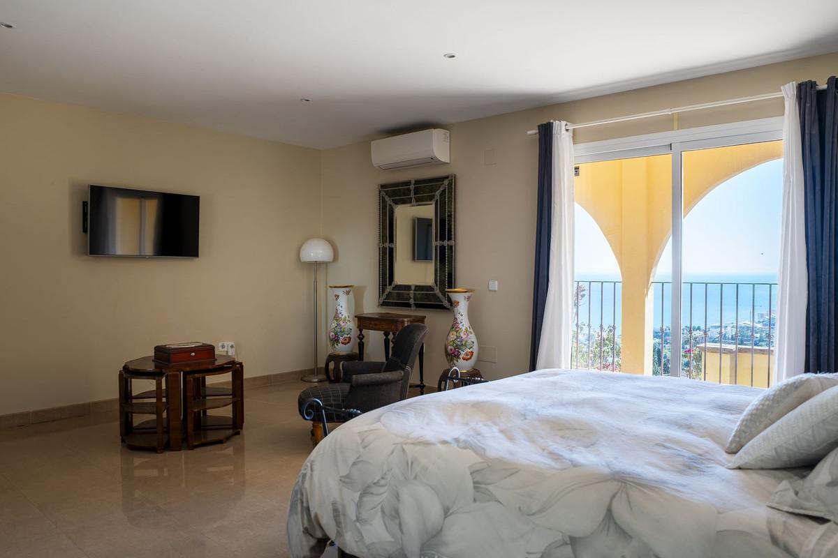 Villa for Sale in Benalmádena