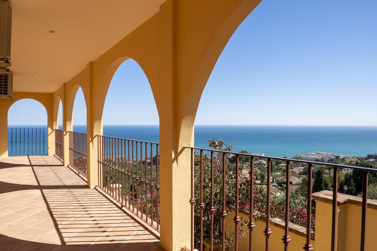 Villa for Sale in Benalmádena