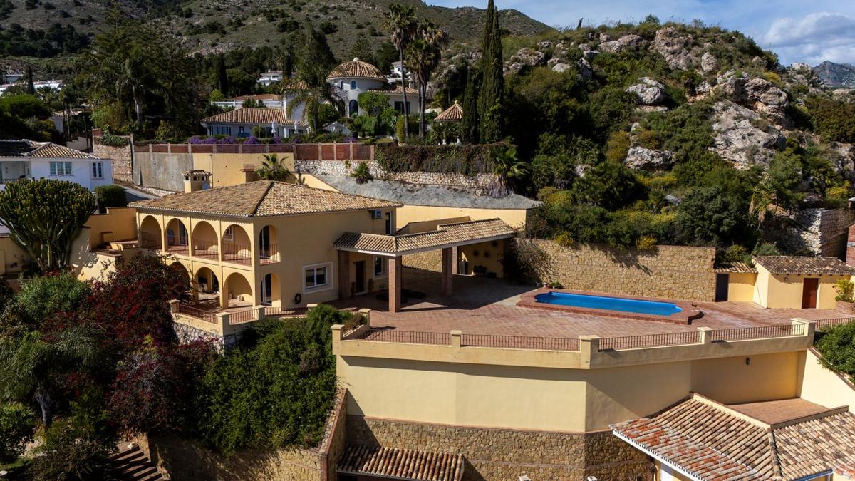 Villa for Sale in Benalmádena