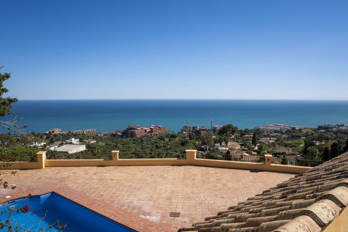 Villa for Sale in Benalmádena