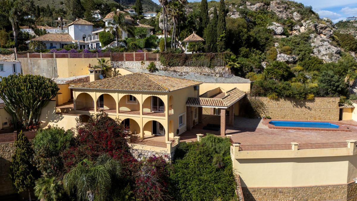 Villa for Sale in Benalmádena