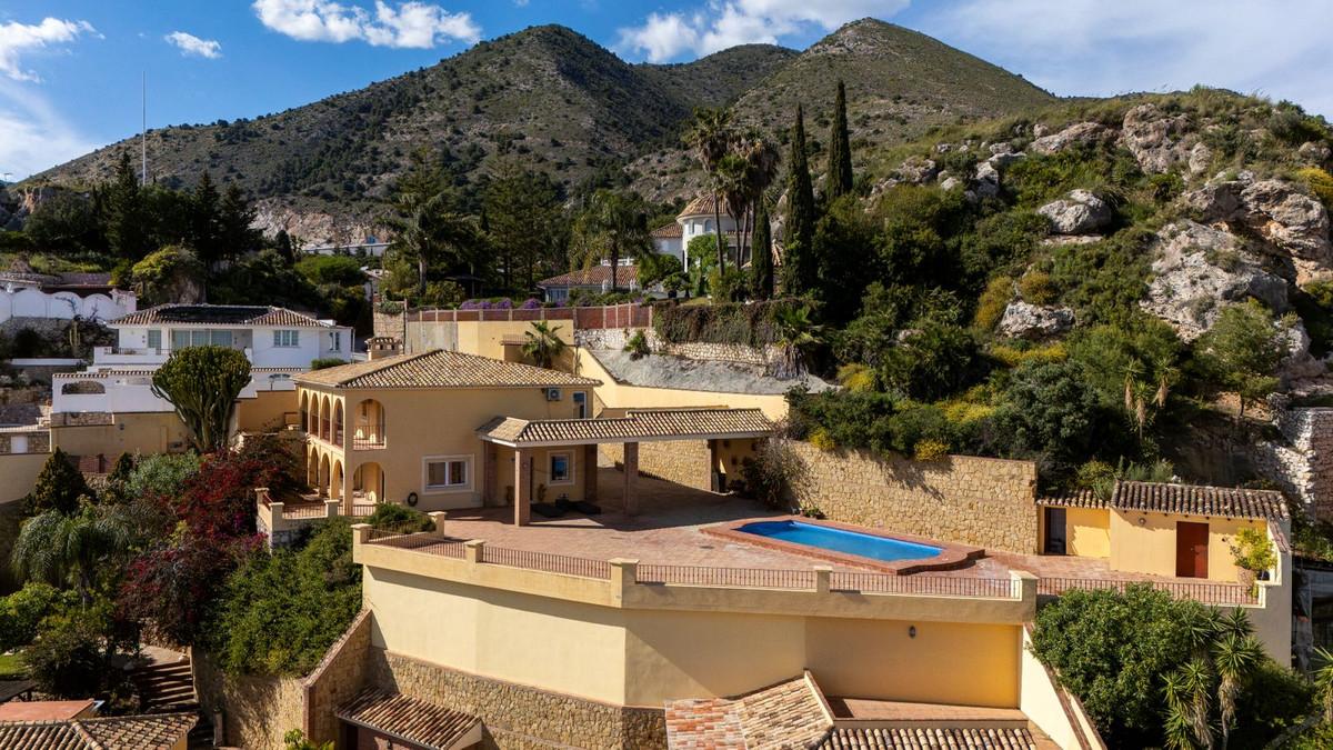Villa for Sale in Benalmádena
