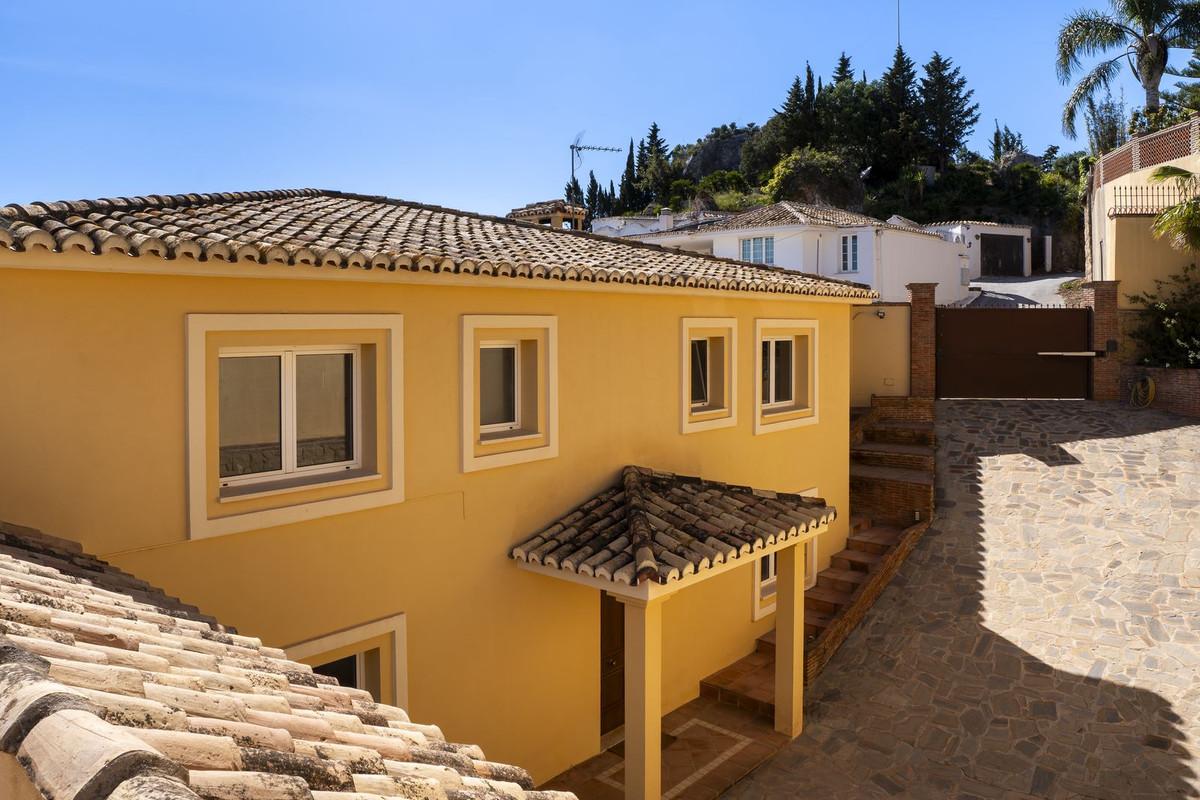 Villa for Sale in Benalmádena