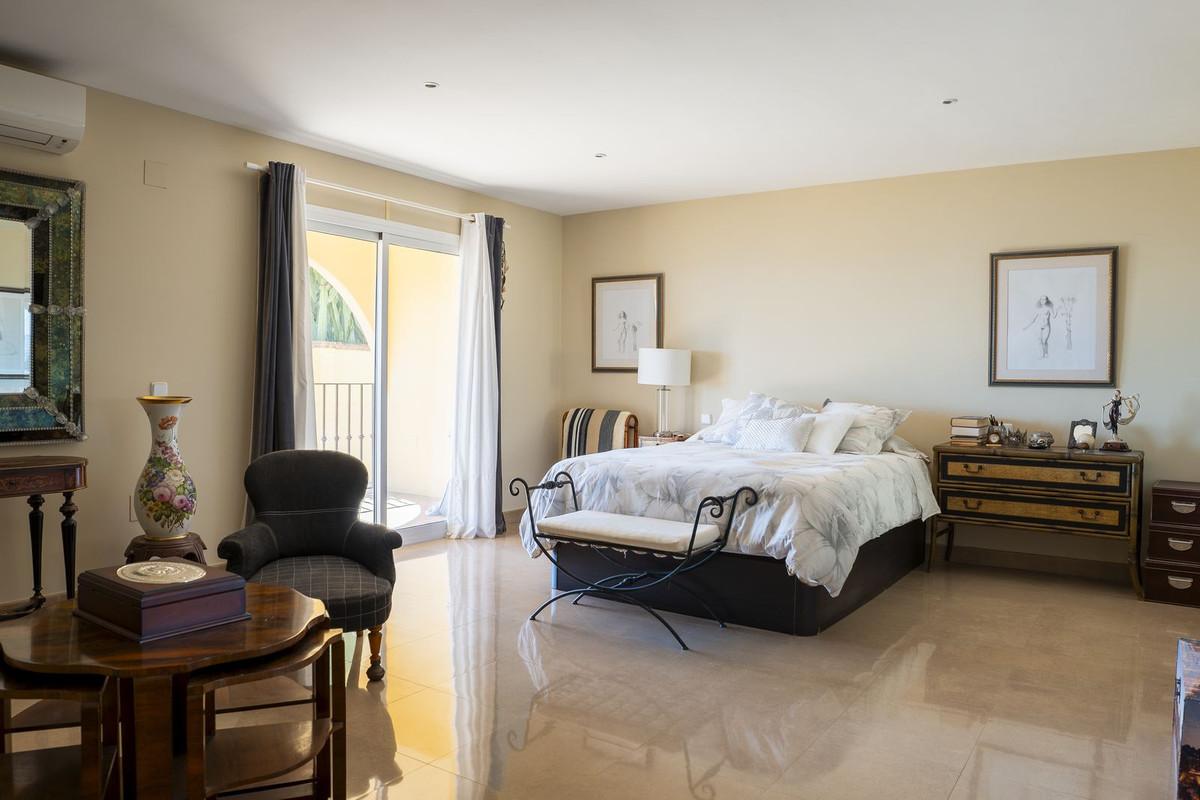 Villa for Sale in Benalmádena