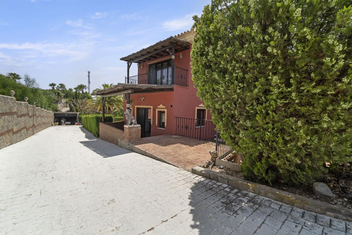 Villa for Sale in Benalmádena