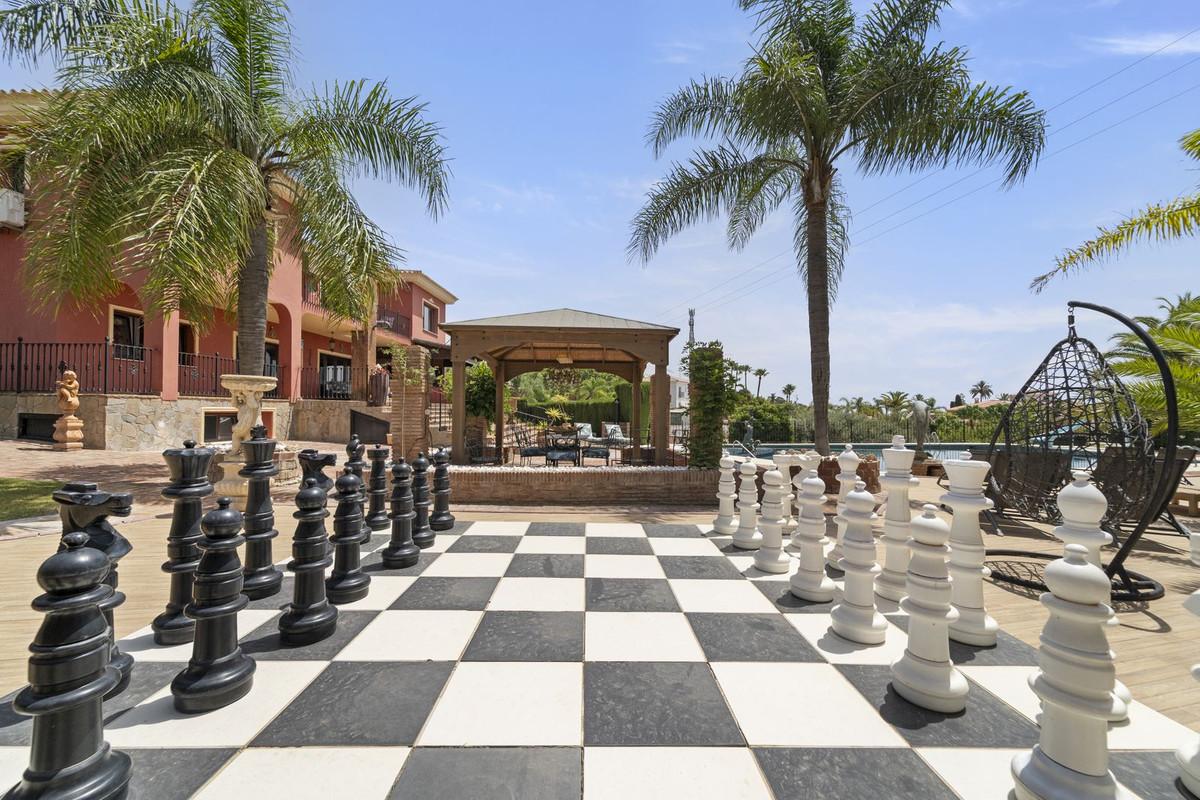 Villa for Sale in Benalmádena