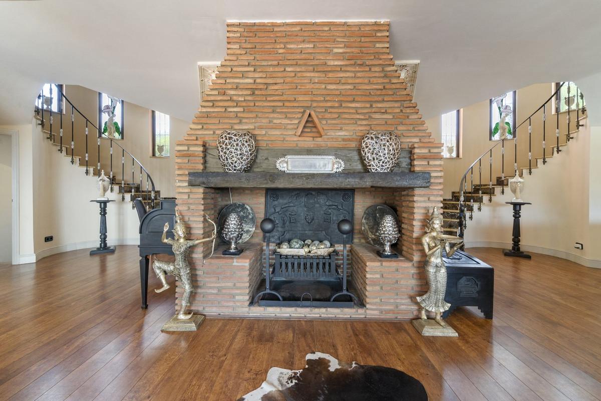 Villa for Sale in Benalmádena