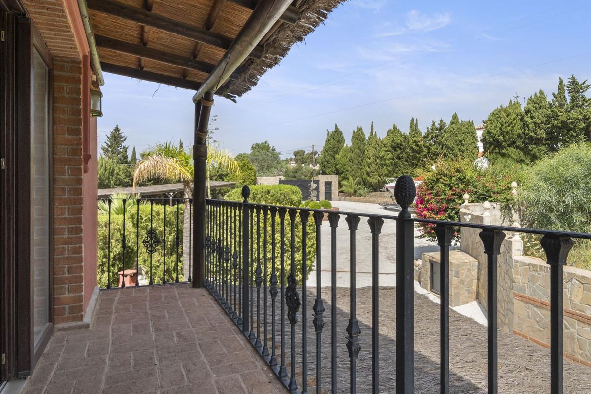 Villa for Sale in Benalmádena