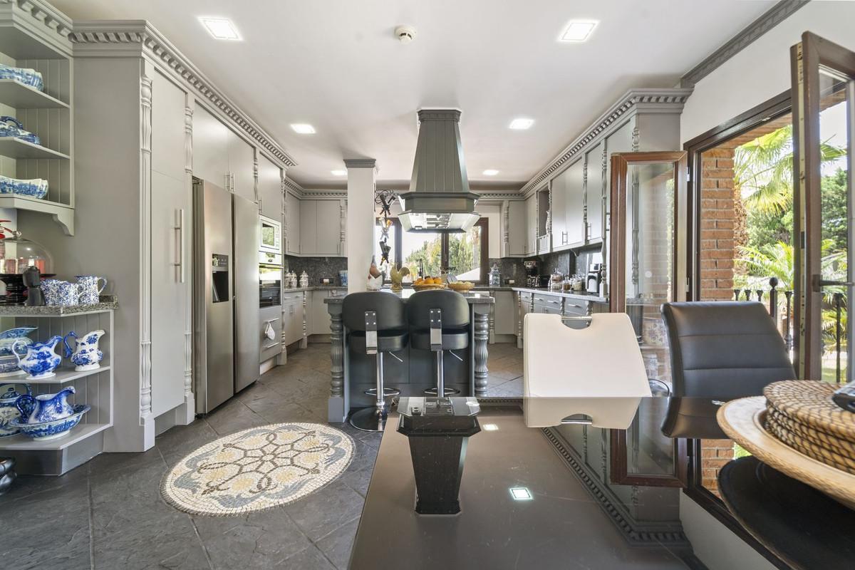 Villa for Sale in Benalmádena