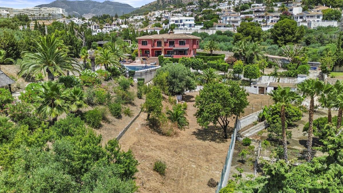 Villa for Sale in Benalmádena