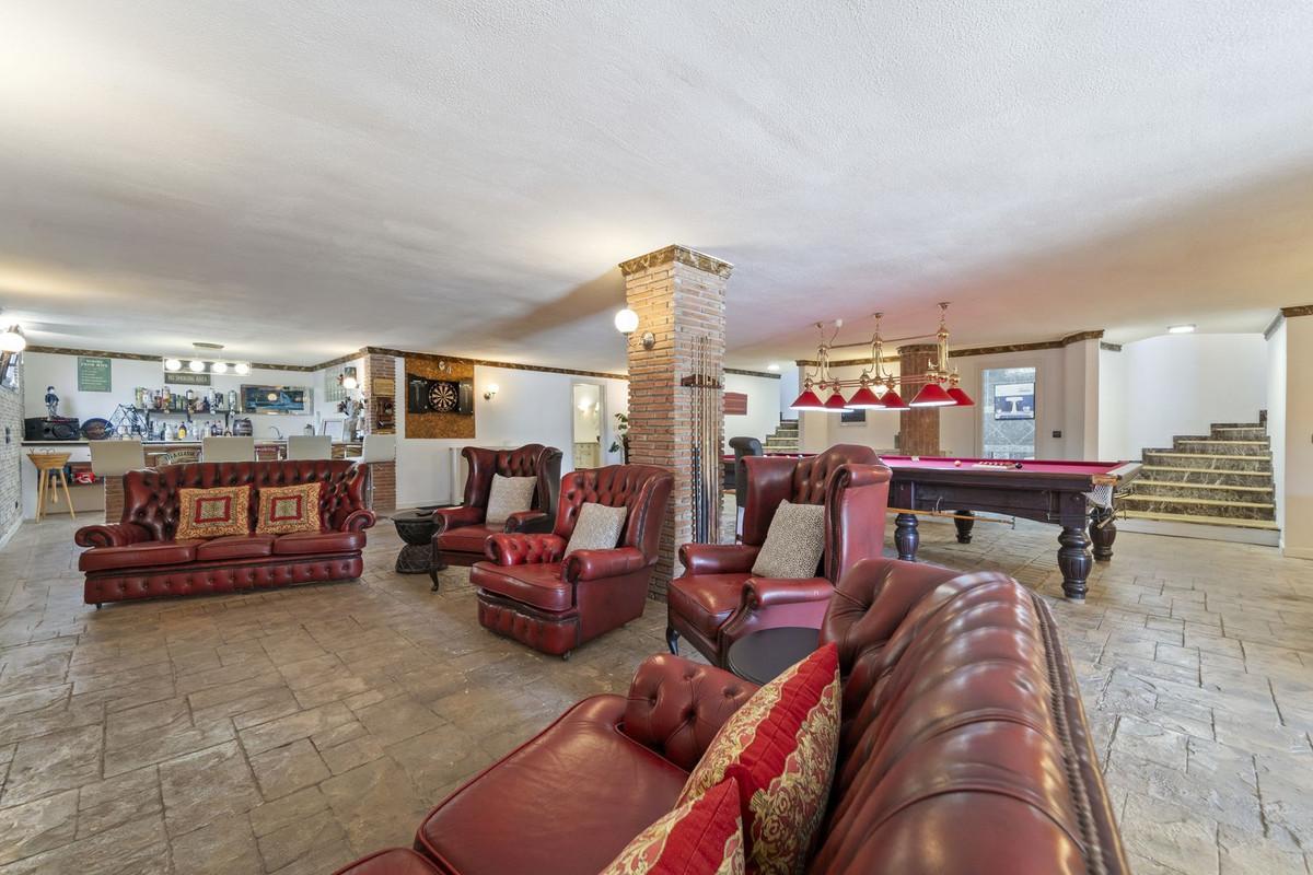 Villa for Sale in Benalmádena