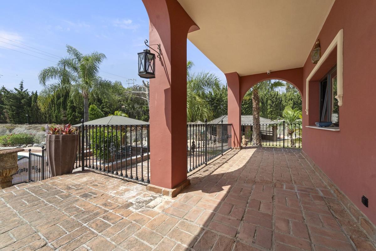 Villa for Sale in Benalmádena