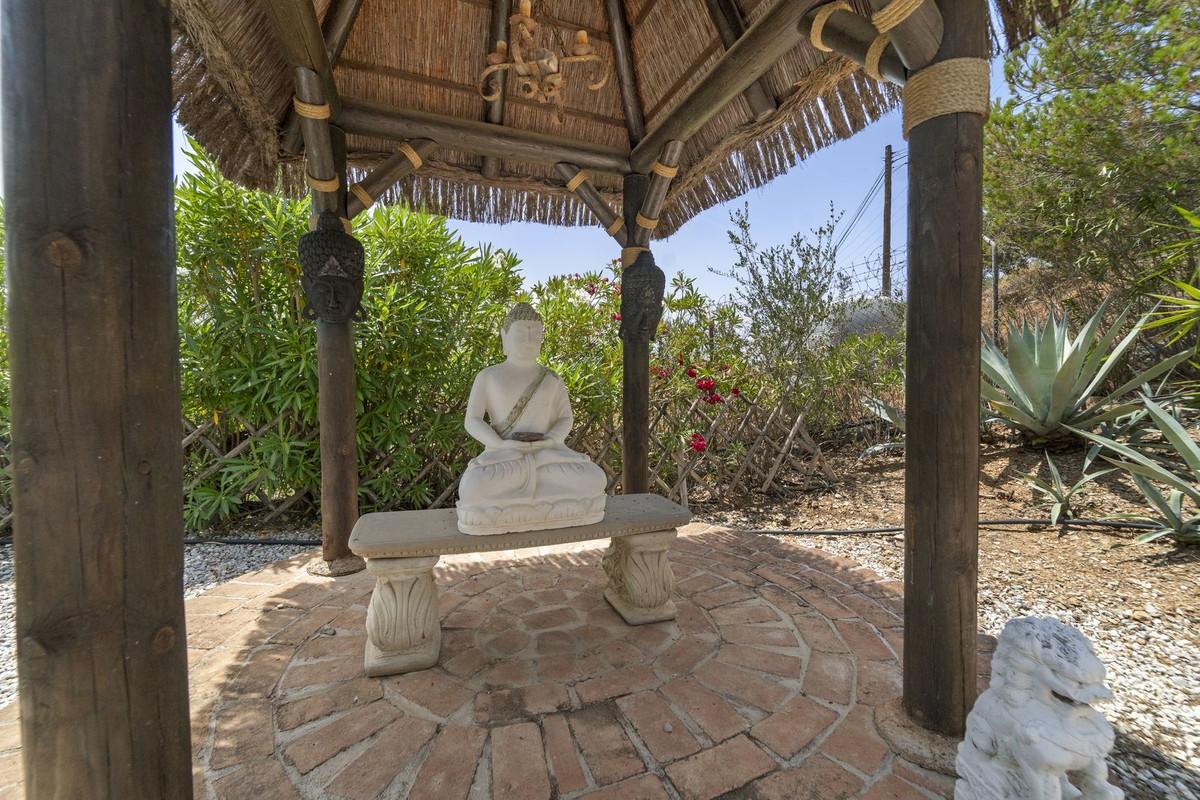 Villa for Sale in Benalmádena