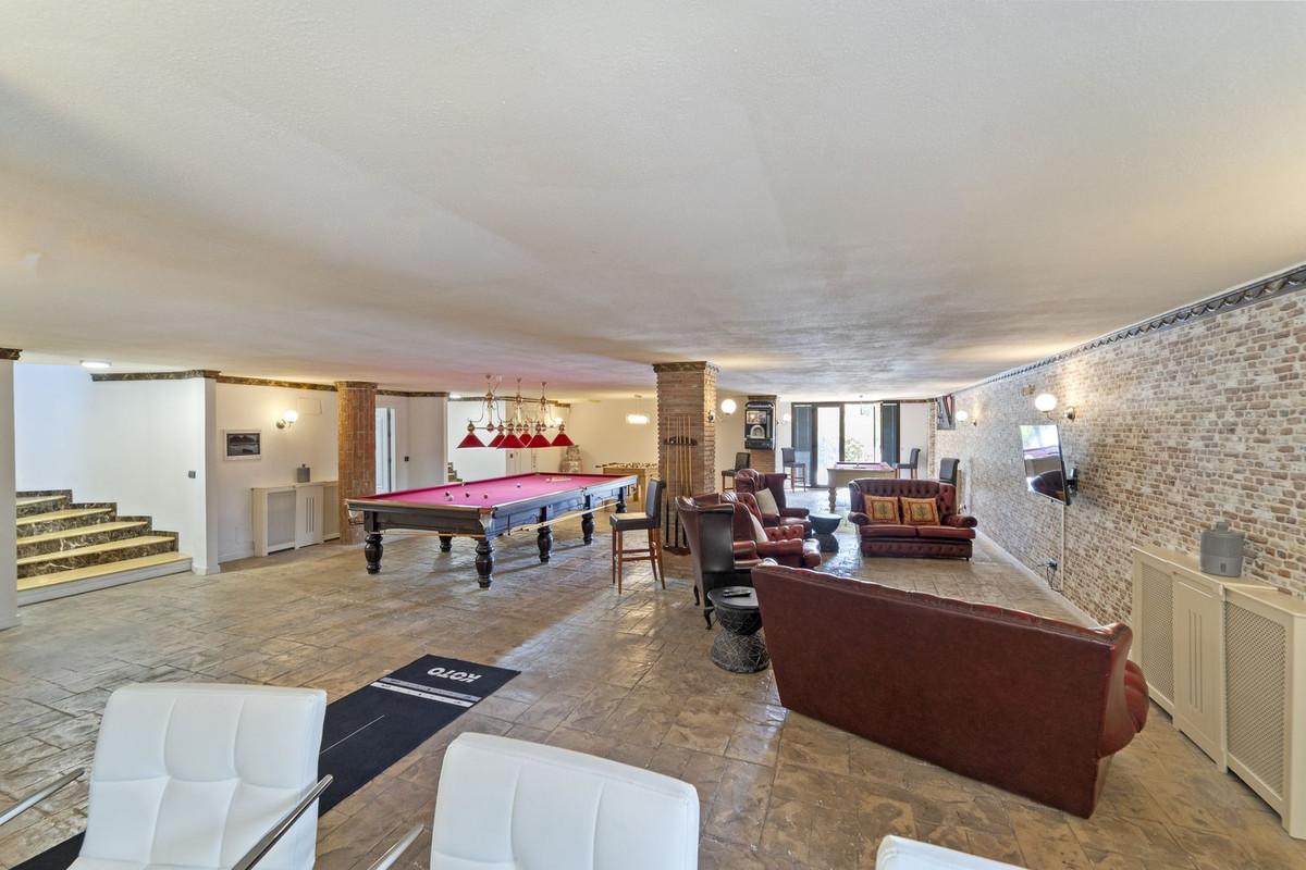 Villa for Sale in Benalmádena