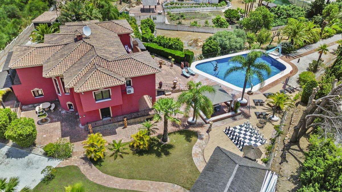 Villa for Sale in Benalmádena