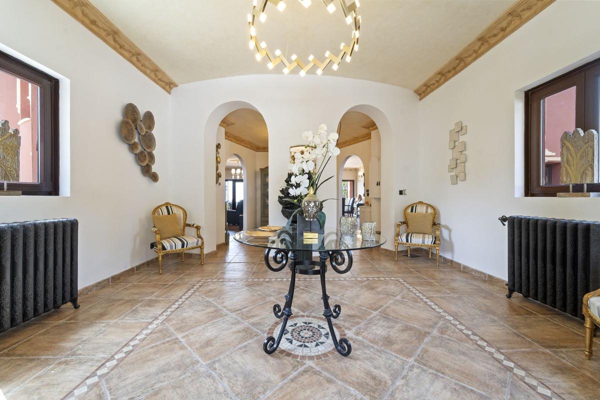 Villa for Sale in Benalmádena