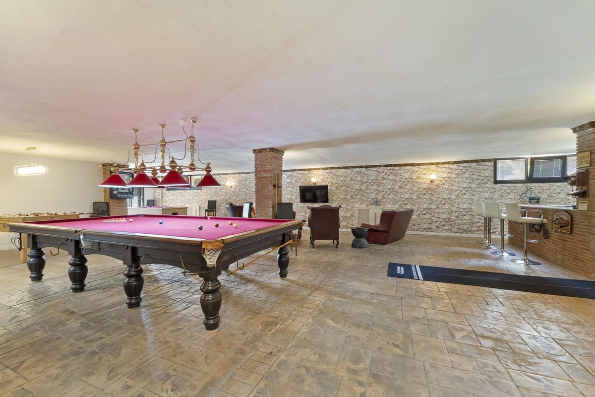 Villa for Sale in Benalmádena