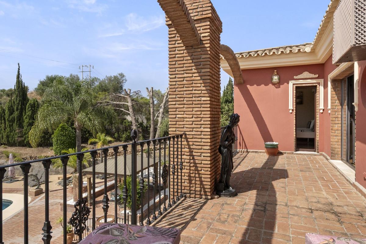 Villa for Sale in Benalmádena