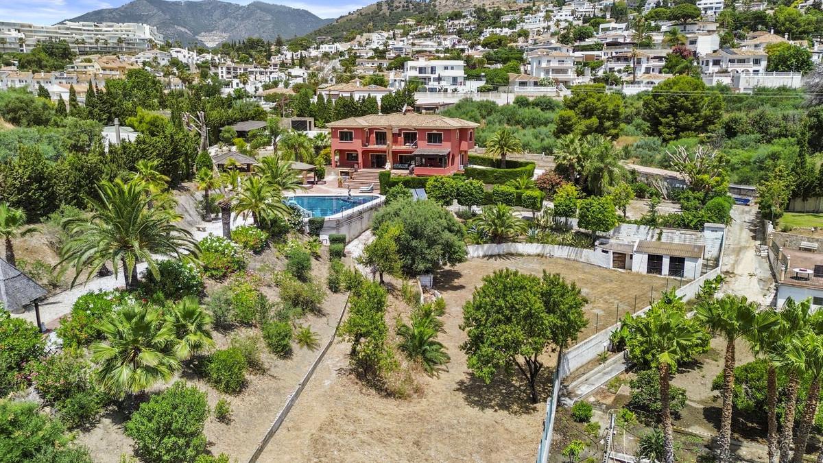 Villa for Sale in Benalmádena