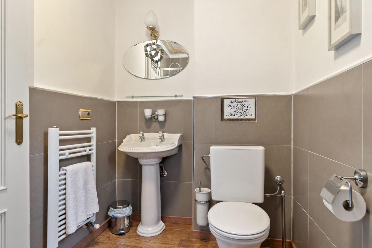 Villa for Sale in Benalmádena