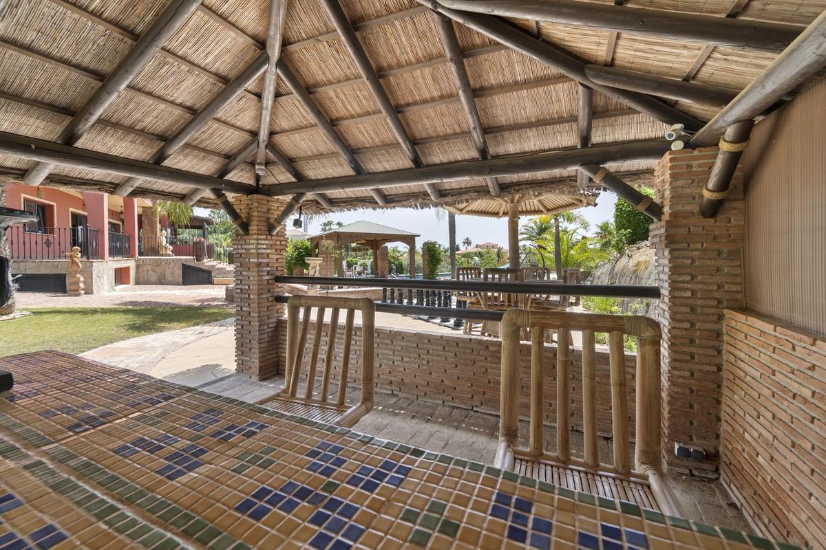 Villa for Sale in Benalmádena