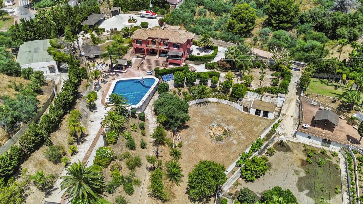 Villa for Sale in Benalmádena