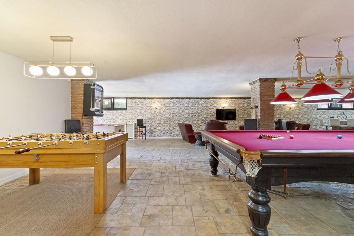 Villa for Sale in Benalmádena