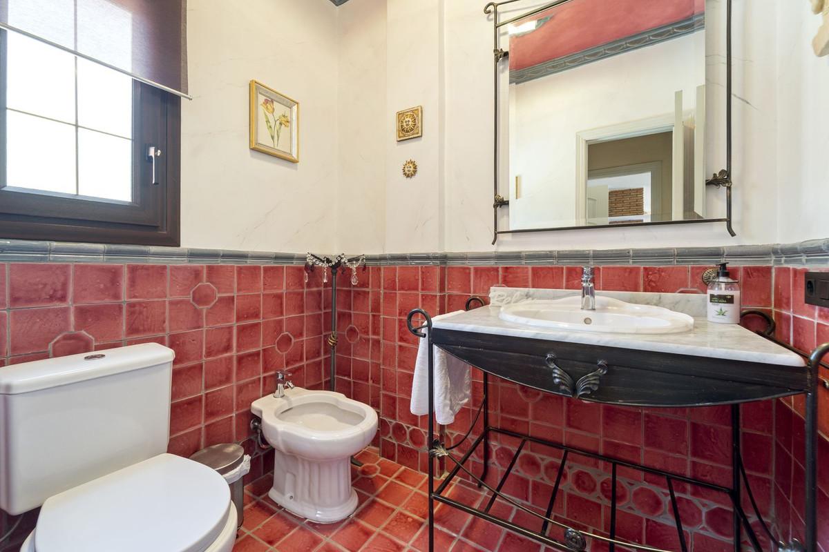 Villa for Sale in Benalmádena