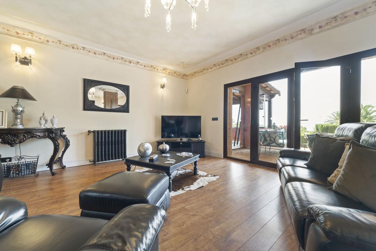 Villa for Sale in Benalmádena