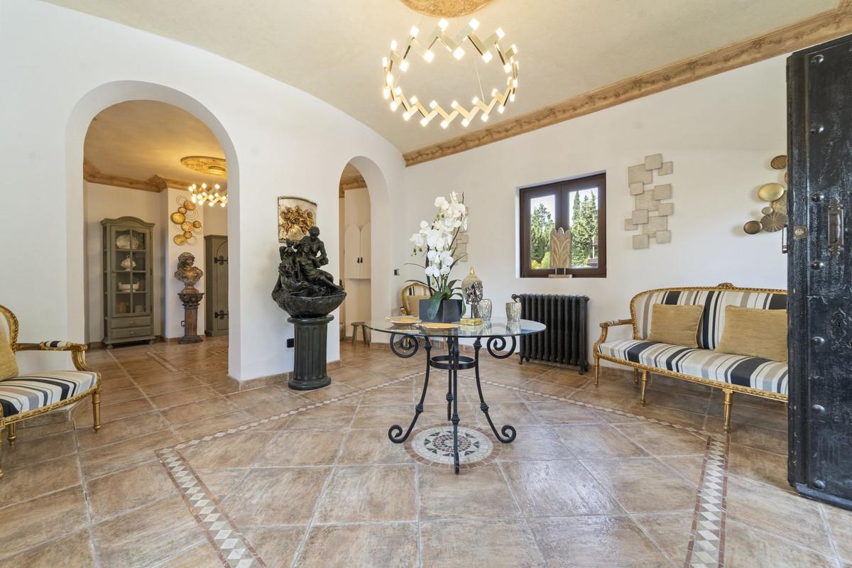 Villa for Sale in Benalmádena