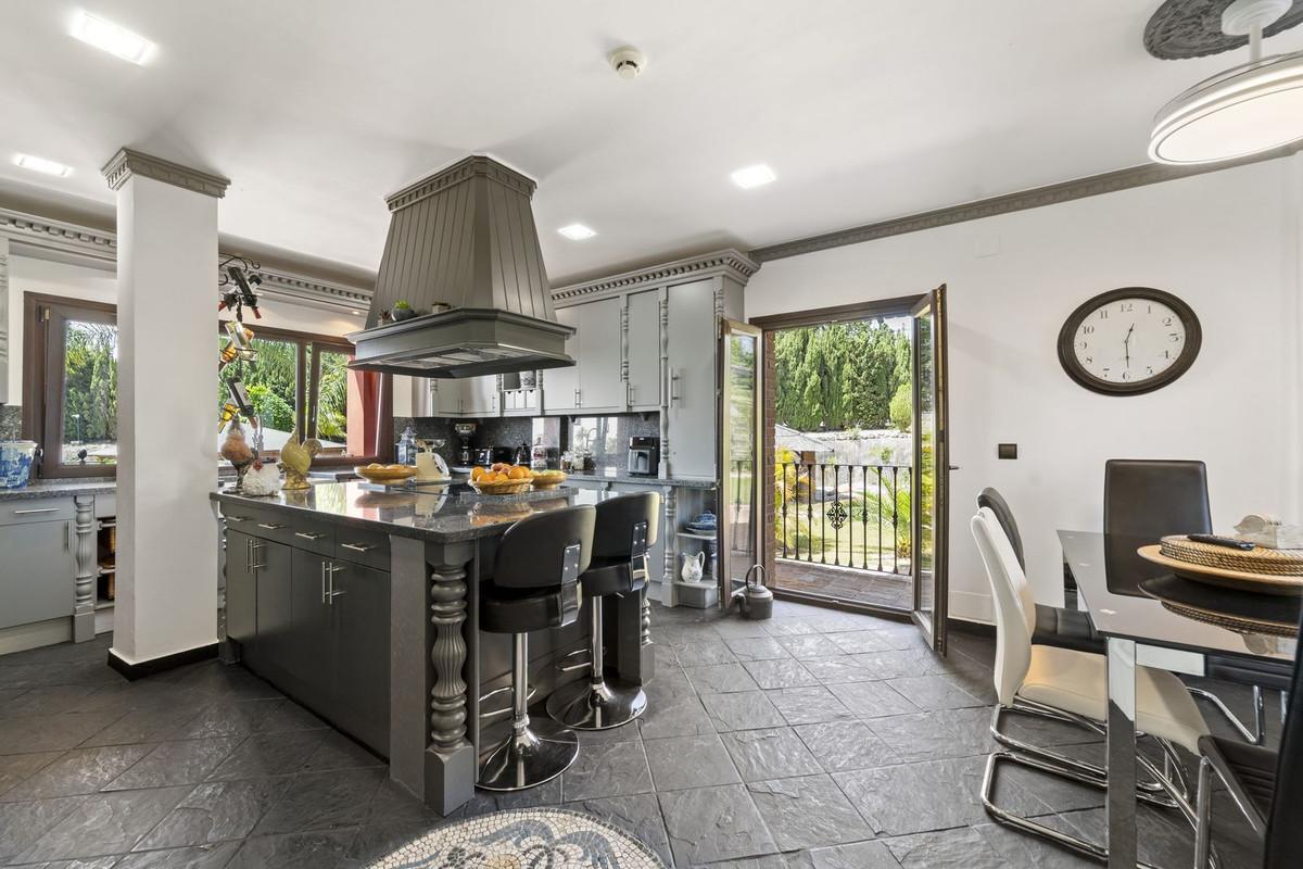 Villa for Sale in Benalmádena