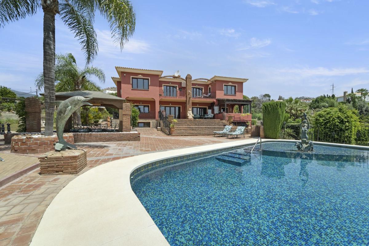 Villa for Sale in Benalmádena