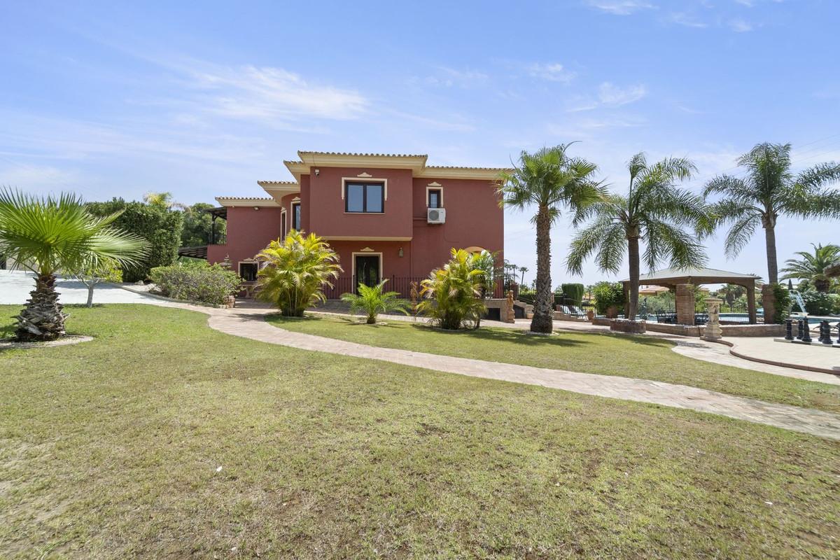 Villa for Sale in Benalmádena