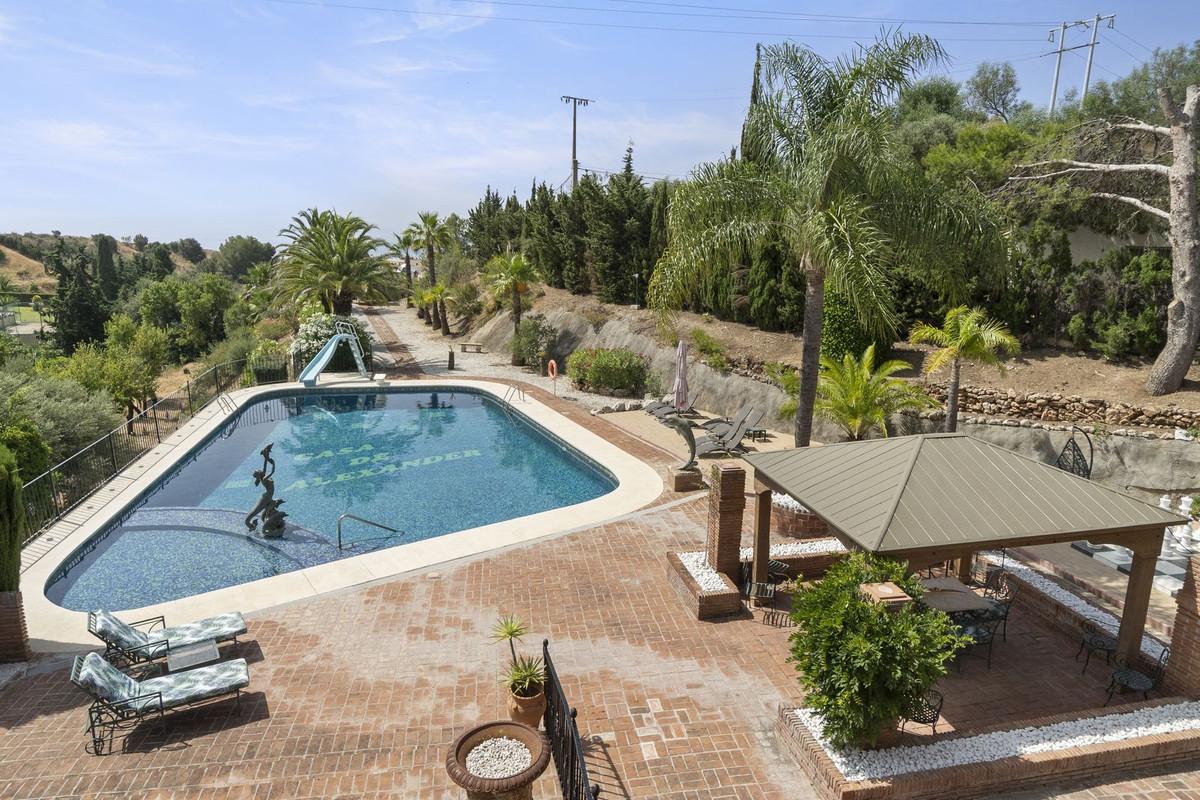 Villa for Sale in Benalmádena