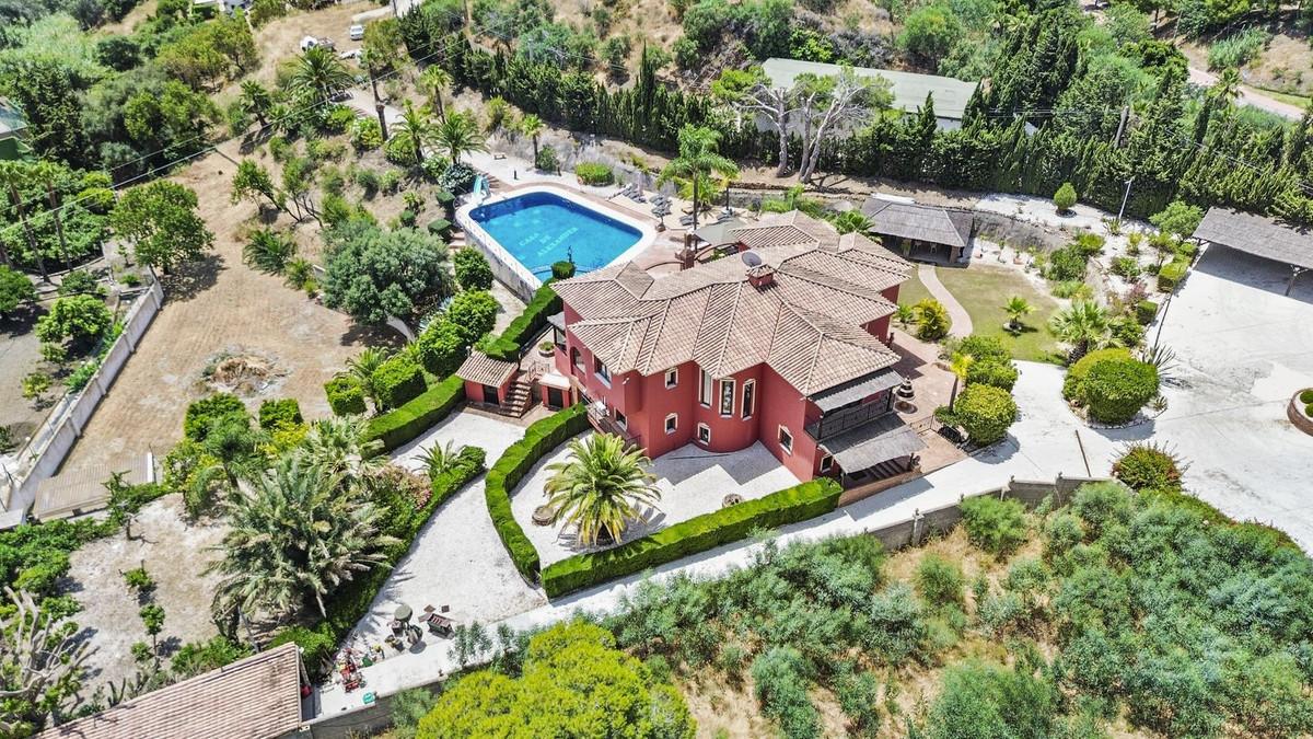 Villa for Sale in Benalmádena