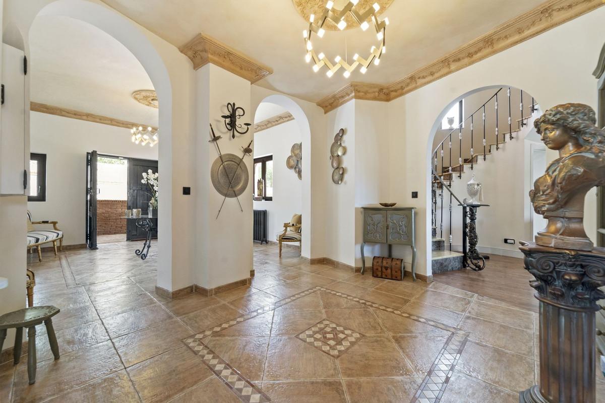 Villa for Sale in Benalmádena