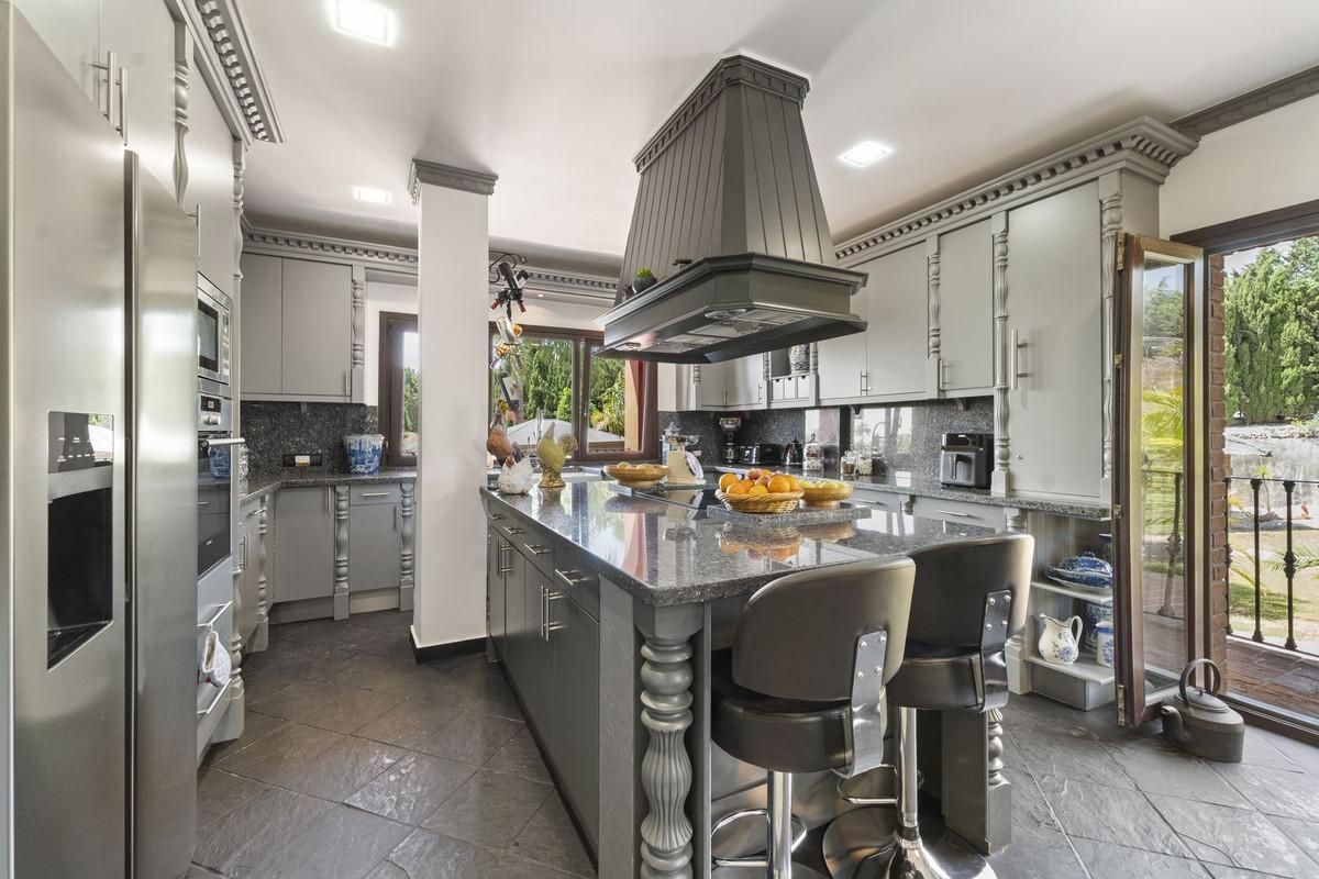 Villa for Sale in Benalmádena