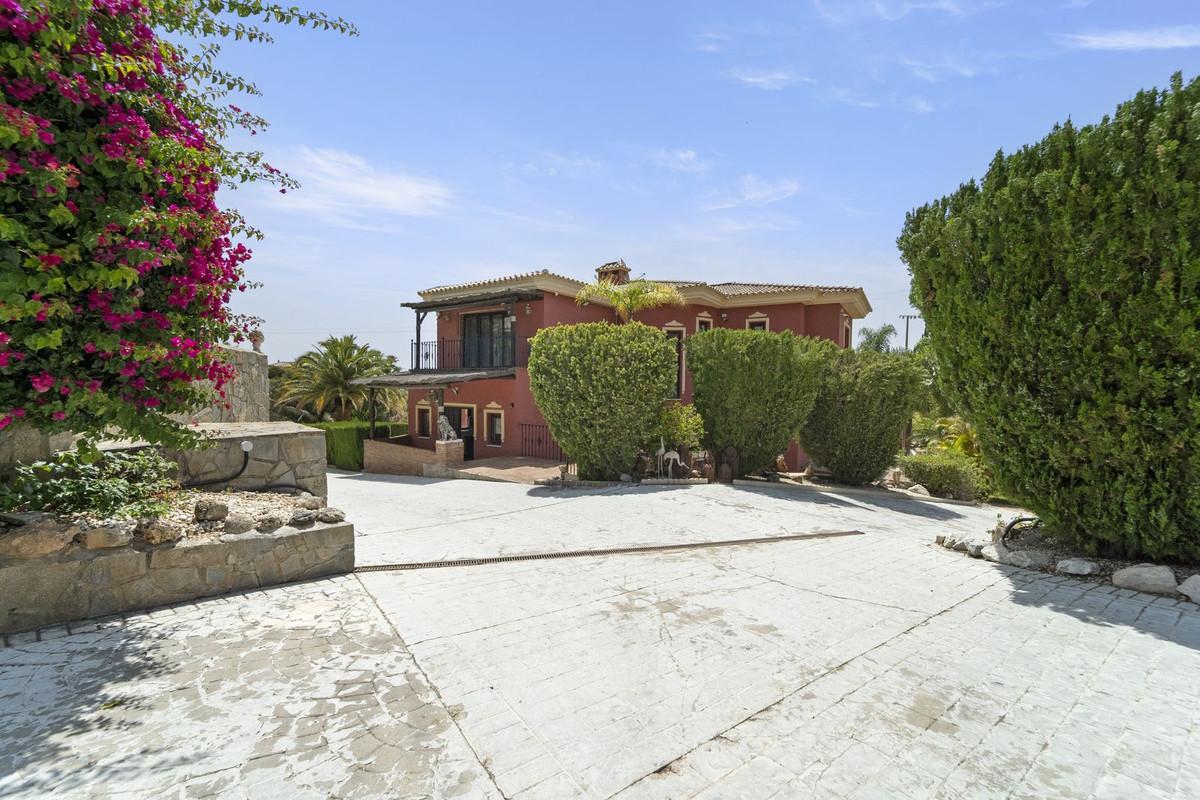 Villa for Sale in Benalmádena