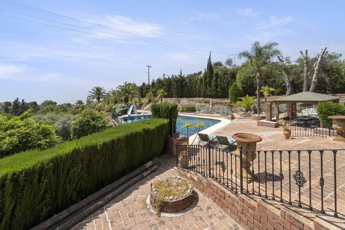 Villa for Sale in Benalmádena