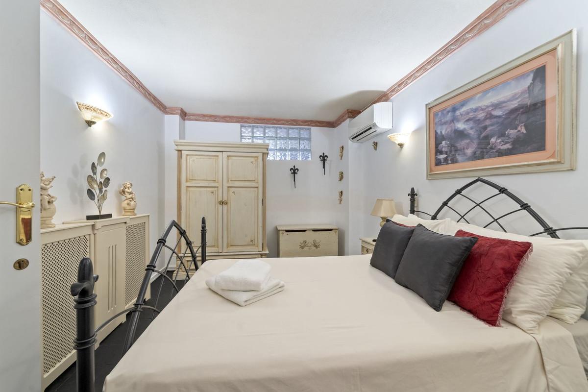 Villa for Sale in Benalmádena