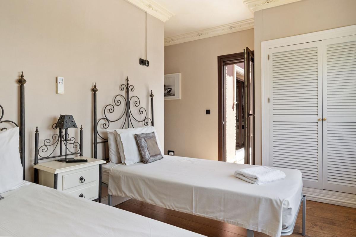 Villa for Sale in Benalmádena