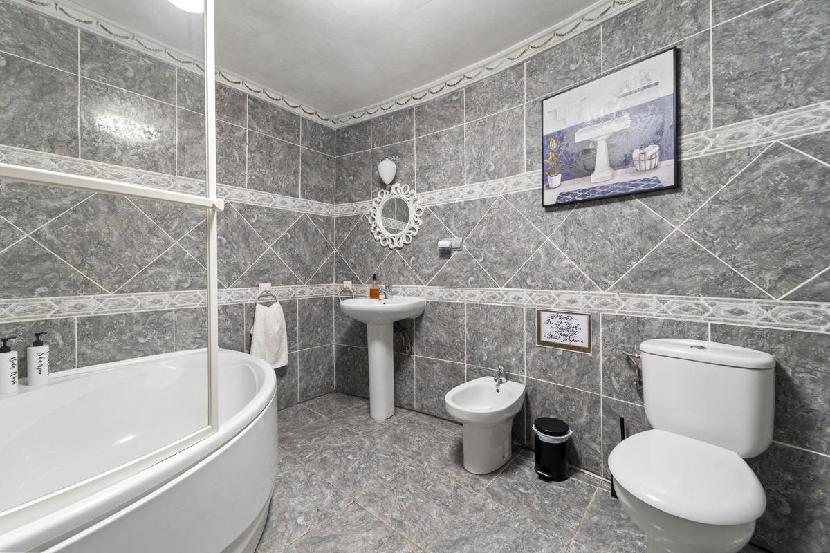 Villa for Sale in Benalmádena